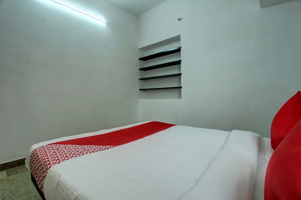 OYO 24597 Dheeran Home Stay