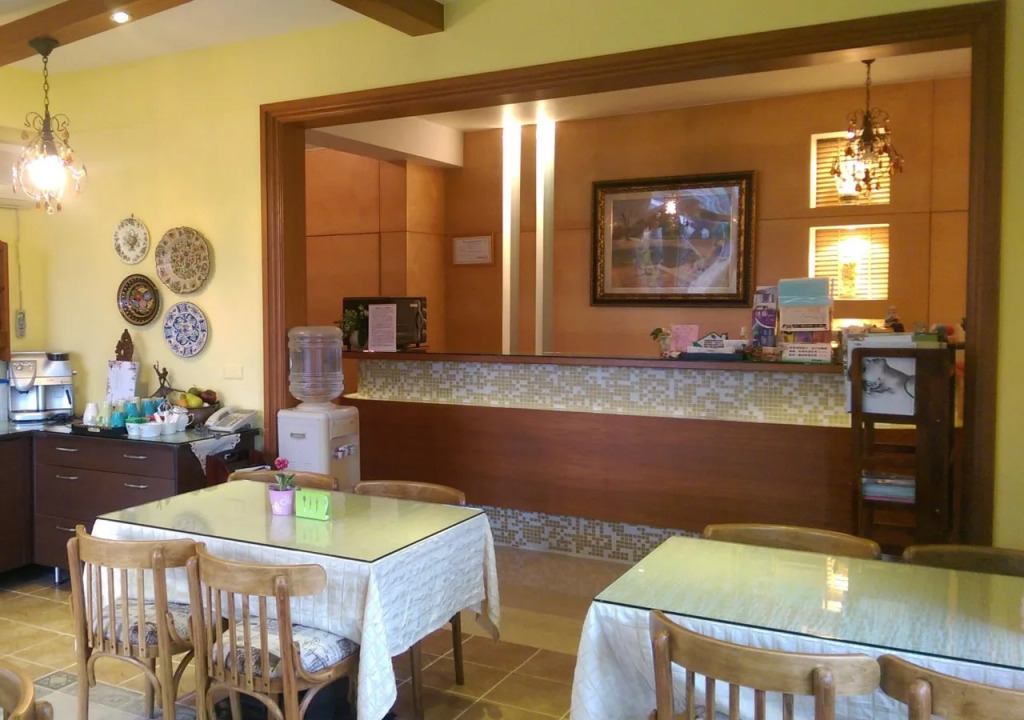 Four Seasons B & B