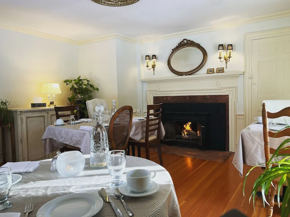 Lee Farm Inn