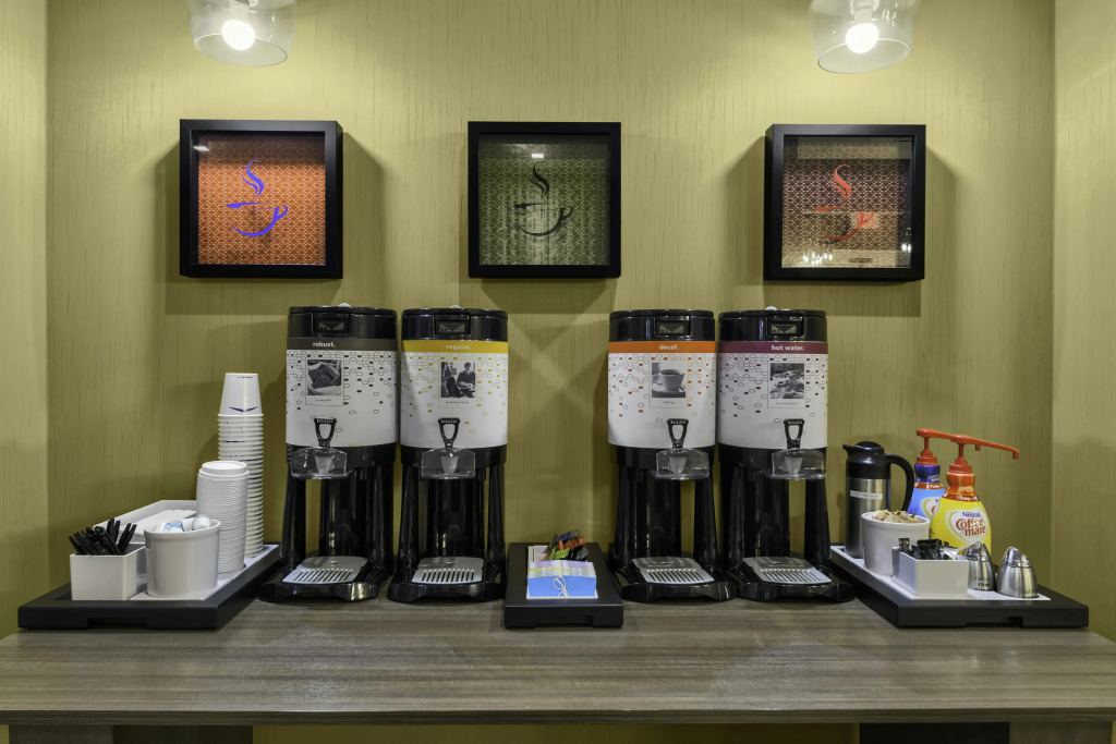 Hampton Inn & Suites Los Angeles/Hollywood, CA