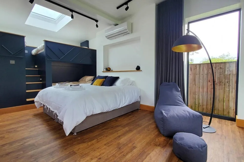 The Cedarwoods - Luxury Studio for 5!