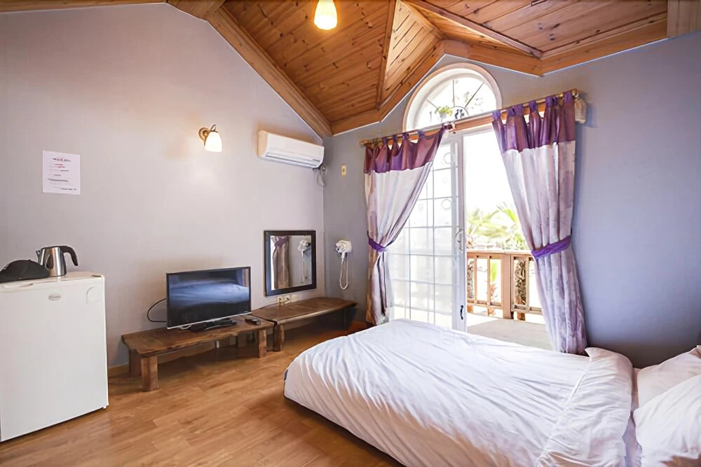 Seogwipoherbal Garden Good House Pension