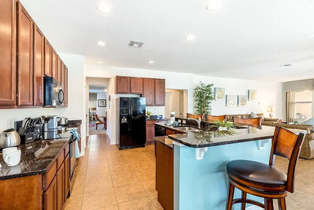 Gated,south Facing Pool With Spa, Games Room & BBQ