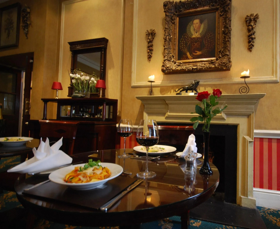 The Leonard Hotel
