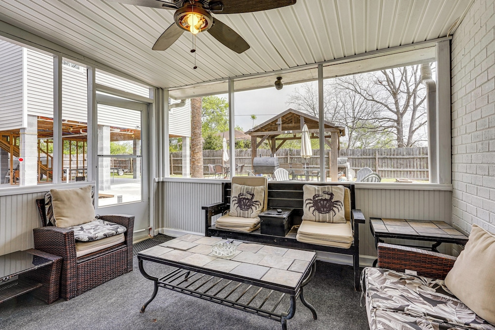 Spacious Charleston Home: Only 3 Mi to Folly Beach