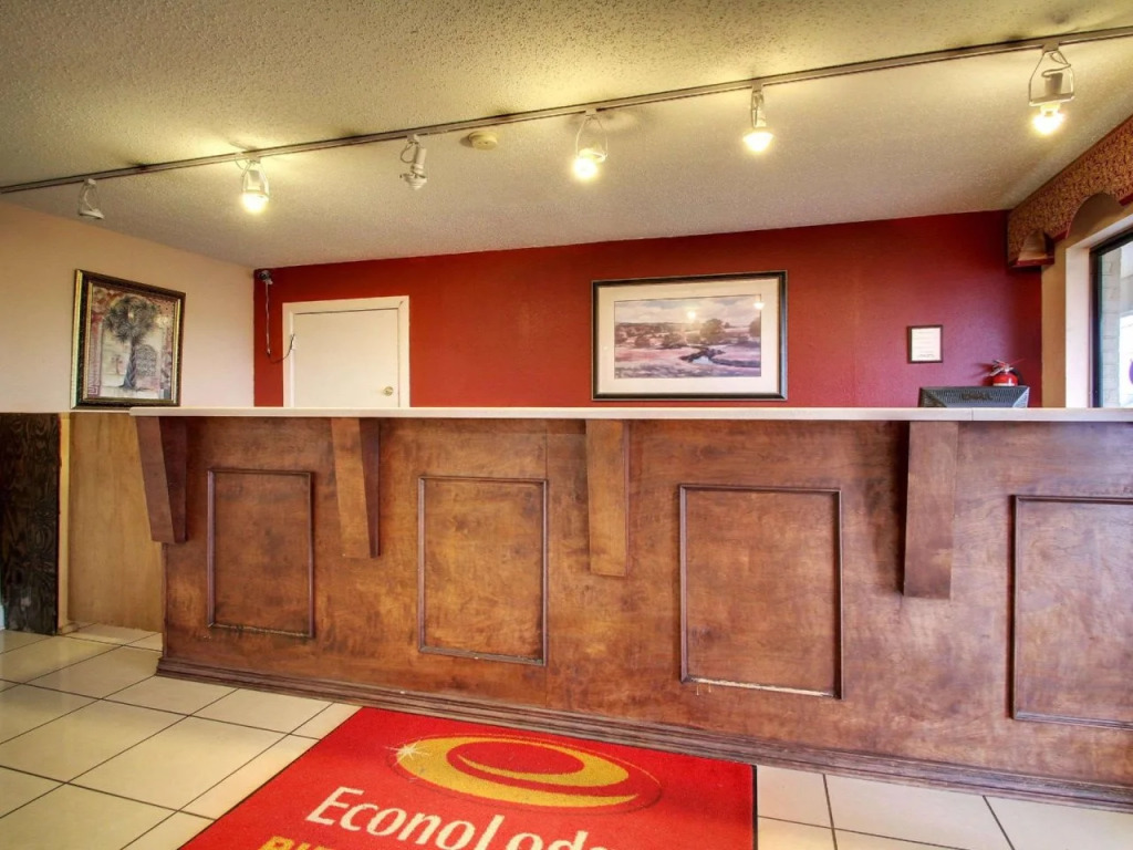Econo Lodge North