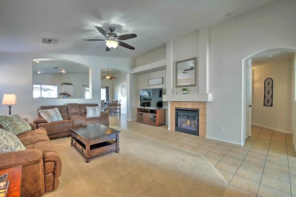Private Pool & Patio: Home in Surprise!
