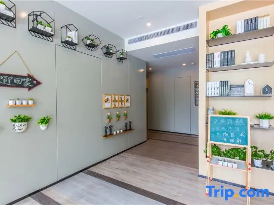 CJIA Apartment Hotel (Shanghai Daning Zhongshan North Road Metro Station)