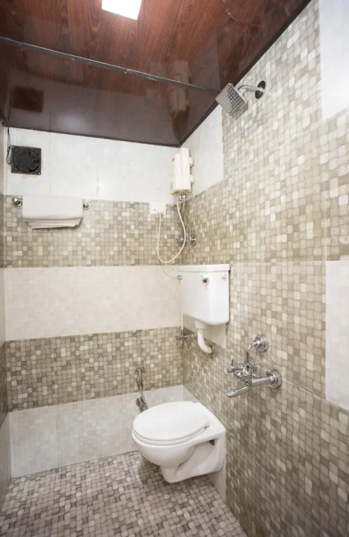Oyo 7148 Adore Inn