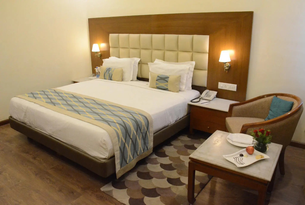 Clarks Avadh