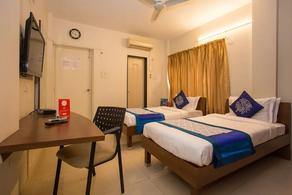 OYO 10934 Hotel Eminent