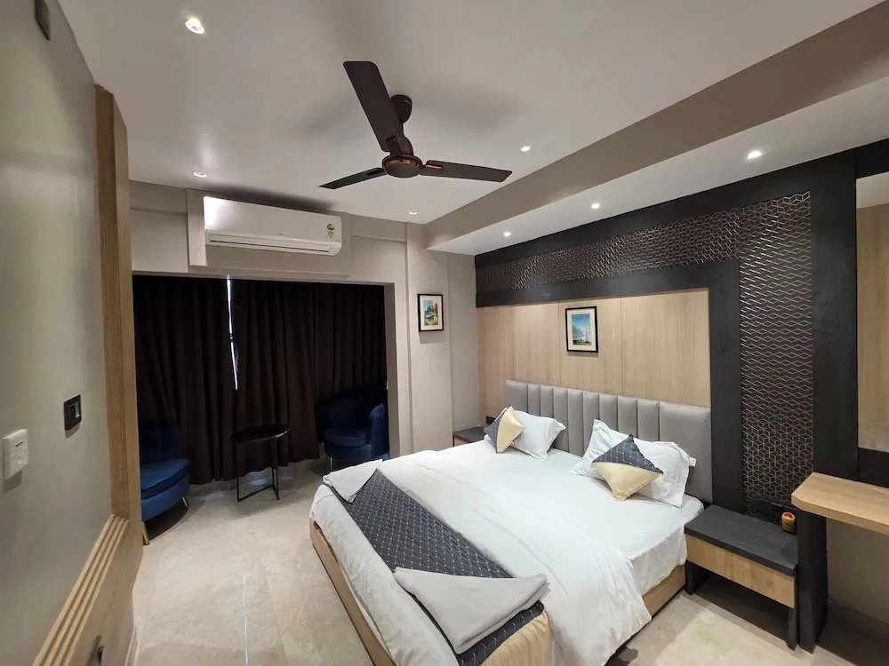 The Bay Suites - NIS