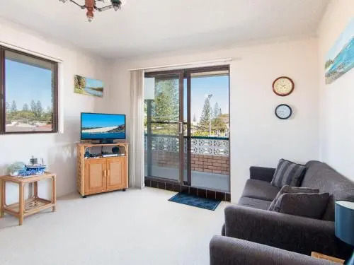 Seabreeze 4 opposite the bowling club Tuncurry
