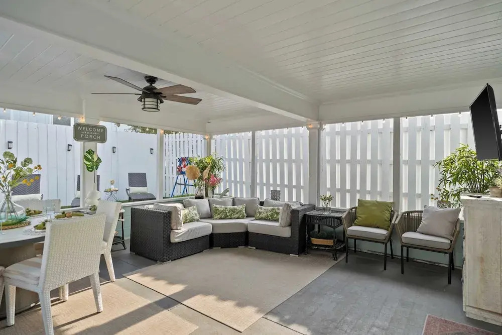 Newly Renovated! 2-min Walk to the Beach The Coastal Cottage by Avantstay
