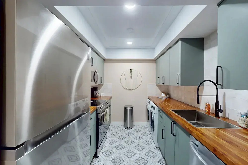 Spacious Condo With 2 Private Balconies, Beach Access and Pool