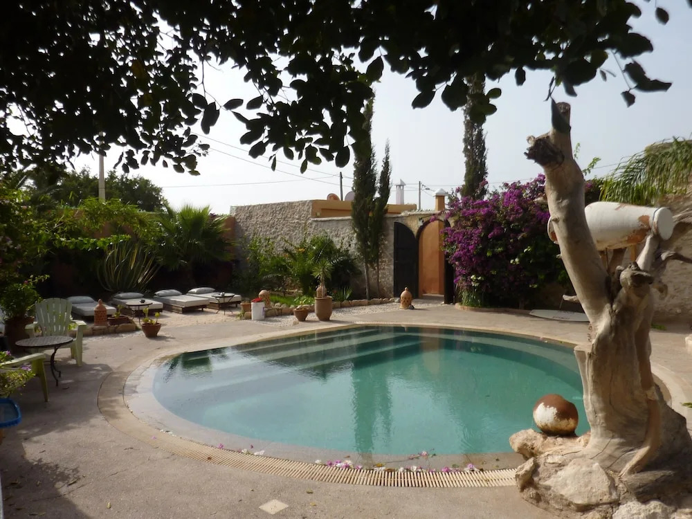 Double Bedroom and Spacious Garden With Swimming Pool