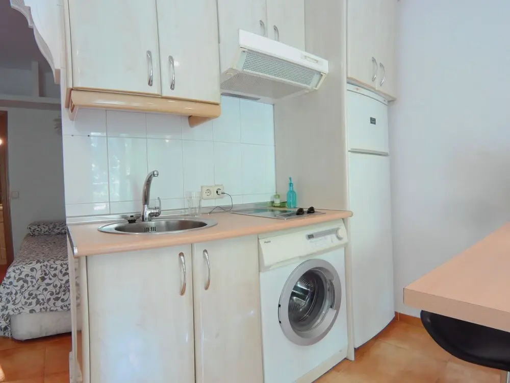 Estudio Exterior con A/C, WiFi y Vistas a Sagasta, Glorieta Bilbao SAG1C