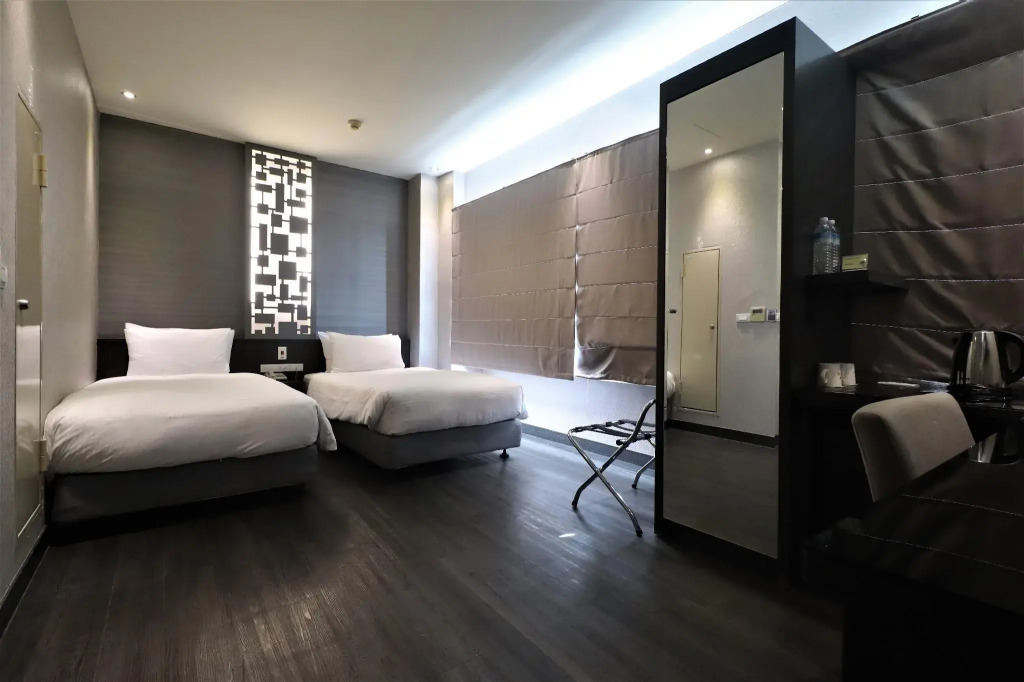 J-HOTEL