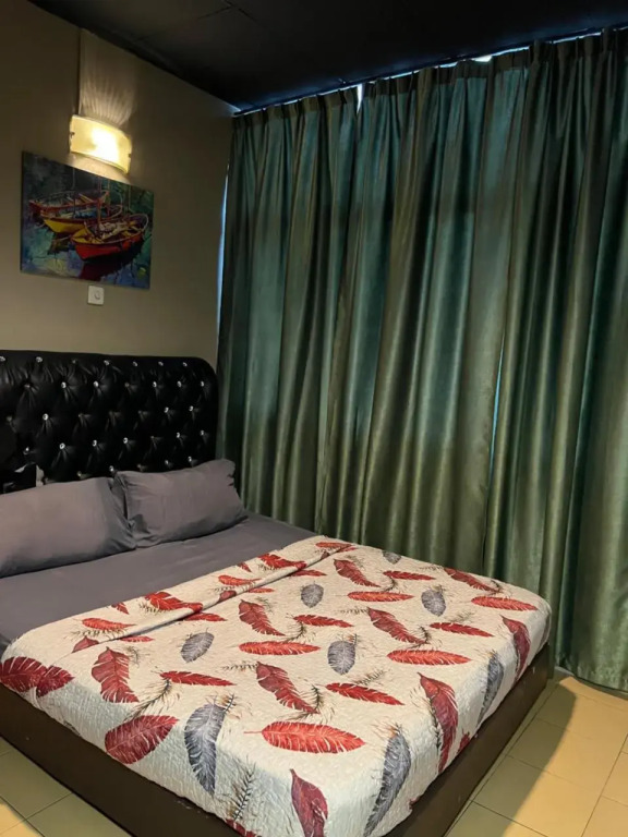 Ghazrins Garuda Hotel