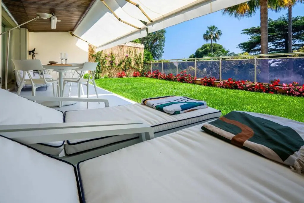 SERRENDY 100m APARTMENT TERRACE VIEW OF THE SEA SWIMMING POOL