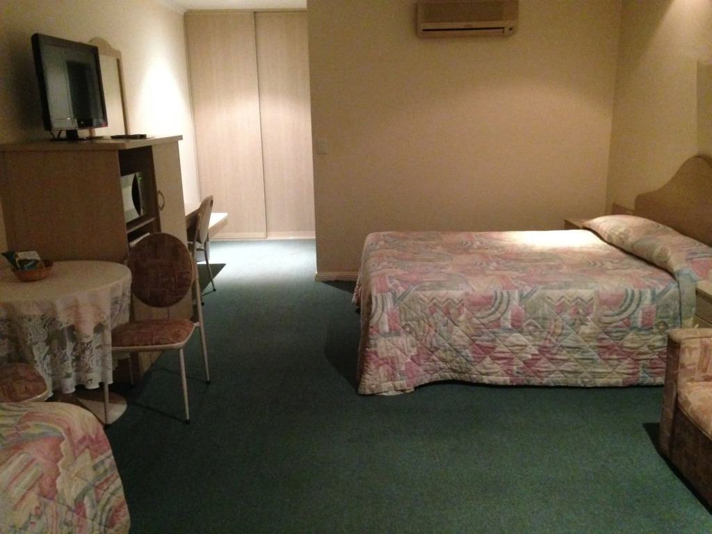 Charles Rasp Motor Inn & Cottages