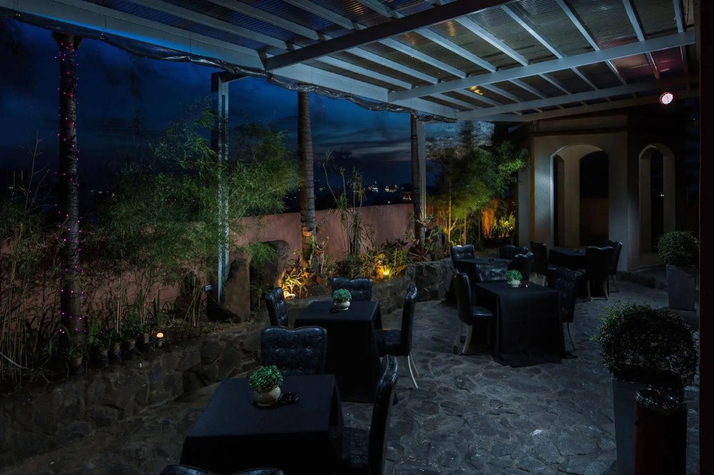 OYO 1235 Palette Torre Venezia Suites