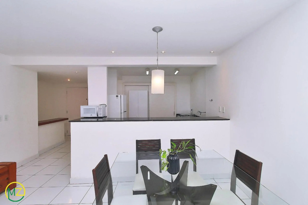 Apartamento de 2 quartos econômico e espaçoso no charmoso bairro do Leme para 8 pessoas