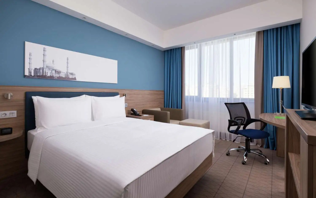 Hampton By Hilton Astana Triumphal Arch
