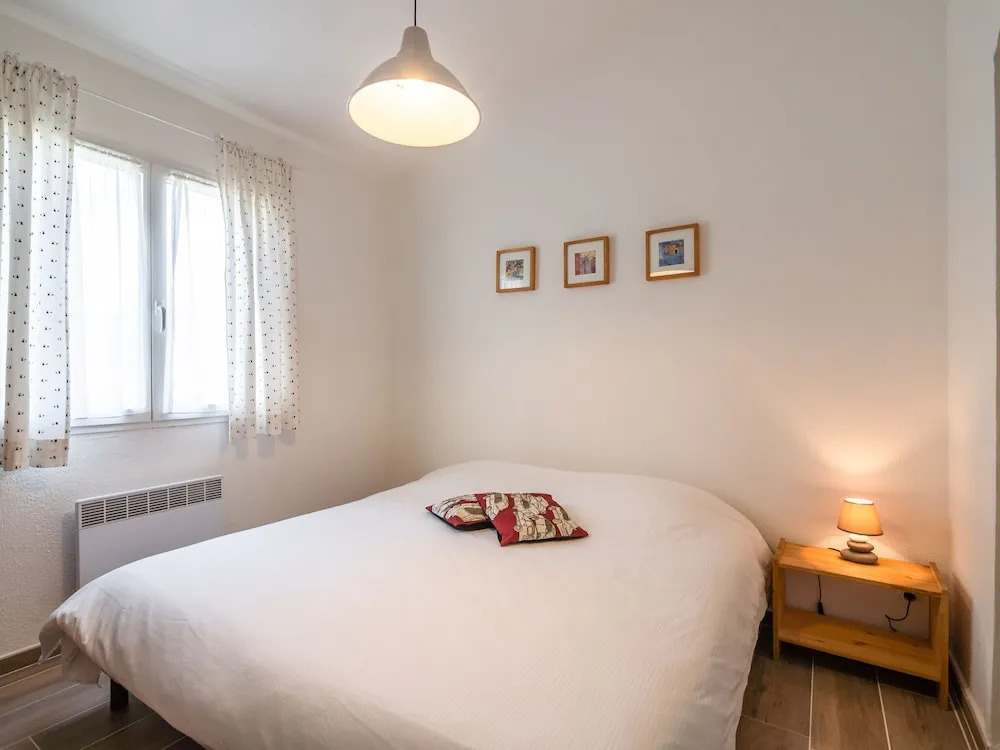 Villa in Pouzols with Private Pool & Vineyards