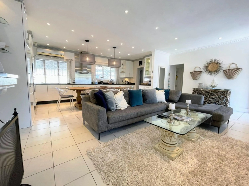 Villa Mintos - 4 bed 3 bath, Pool, 750m to Robberg 5 Beach
