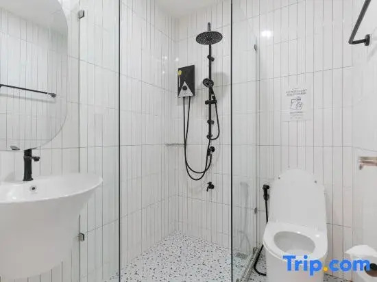 Modern Townhome / 2BR near CNX moat