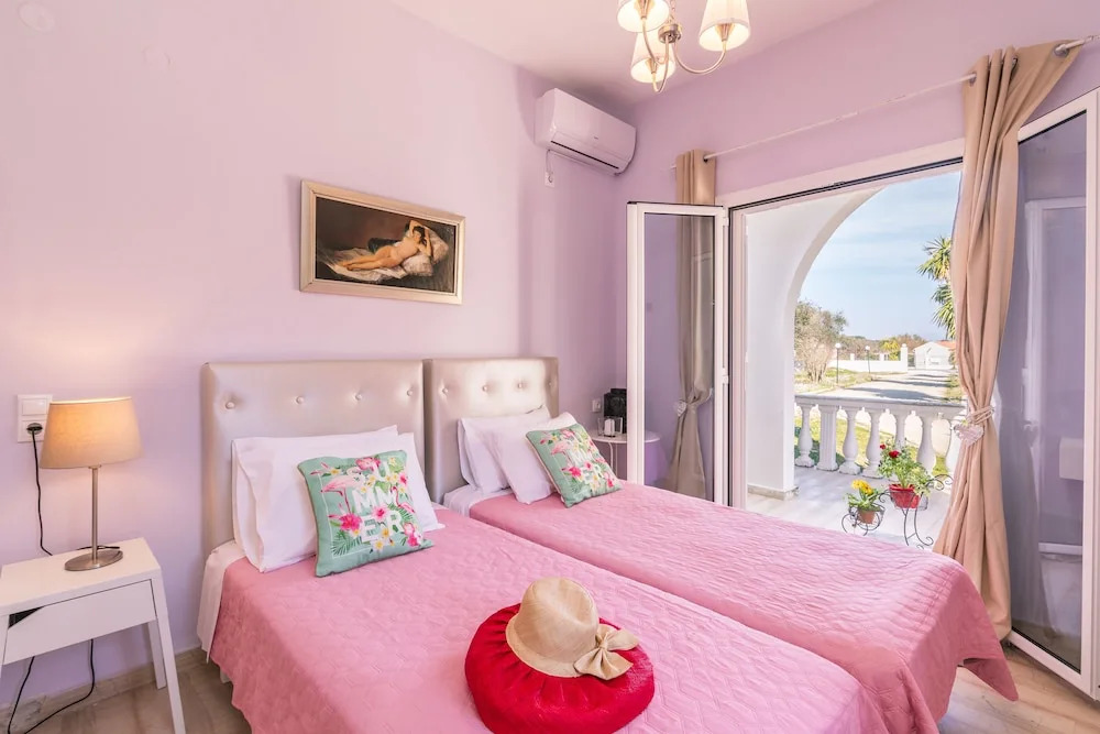Lamda Apartments By Estia