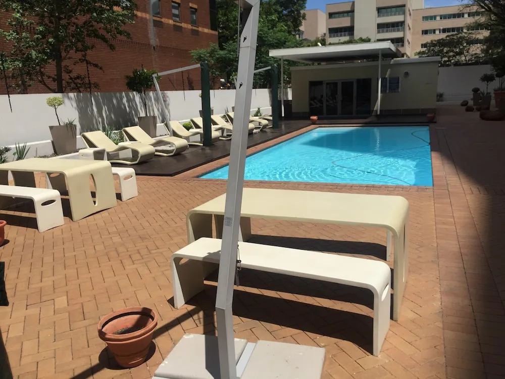 First Divine Suites - Hydro Park