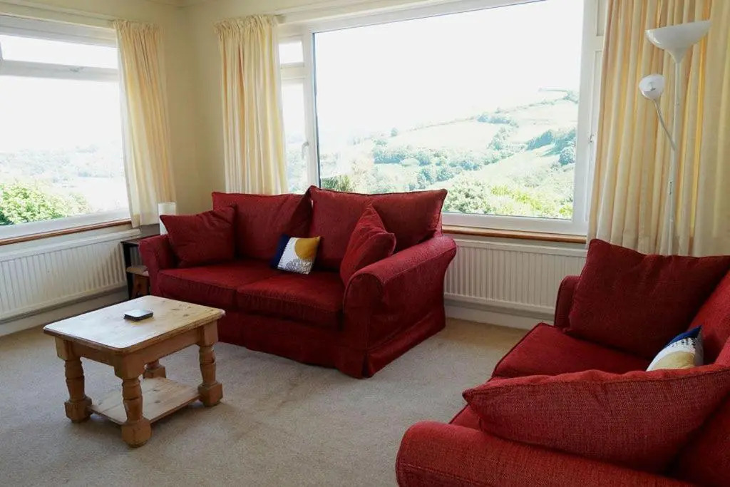 15 Churchfields - Bungalow with Estuary Views and Parking