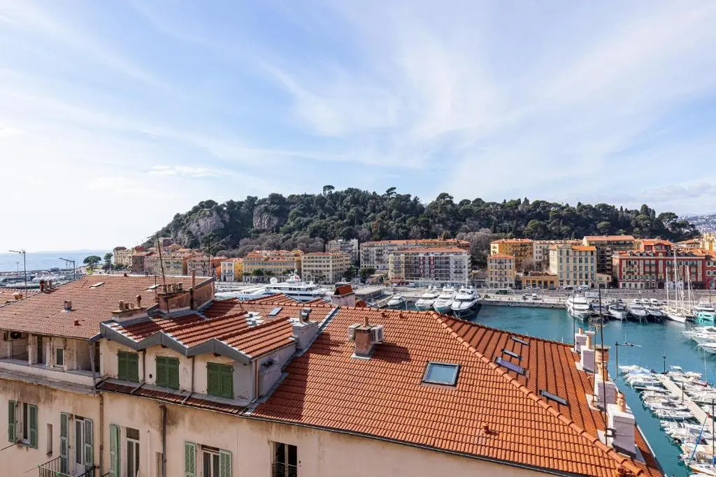 Extraordinary View on Port and Castle Hill - 1 Bdr & Parking