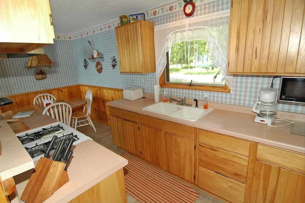 Ranch-Style Seidls Home Feet away to Lakeshore by RedAwning