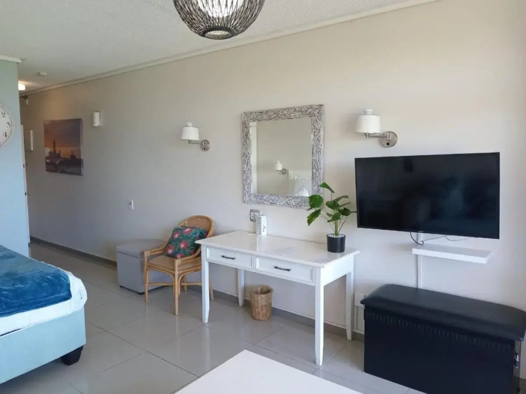 @35 Brookes Suites seaside escape