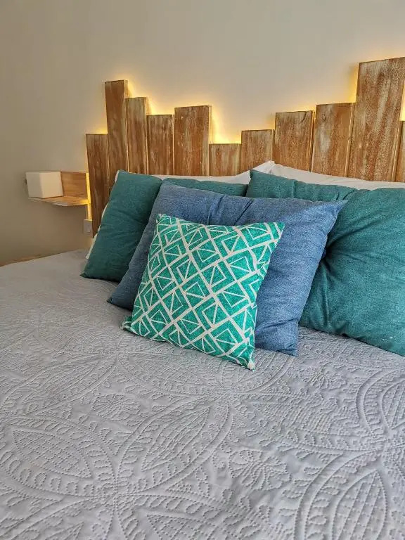 PEREYBERE -Charming 2 bedrooms apartment- WITH POOL - BEACHCOVE Apartments, North Living, APT 8
