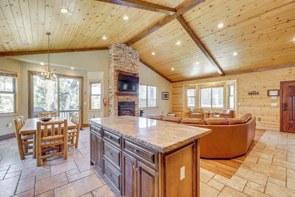 Walkable Big Bear Lake Home w/ Private Hot Tub!