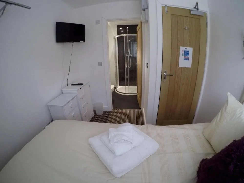 Deepcut Lodge Bed & Breakfast Self Service