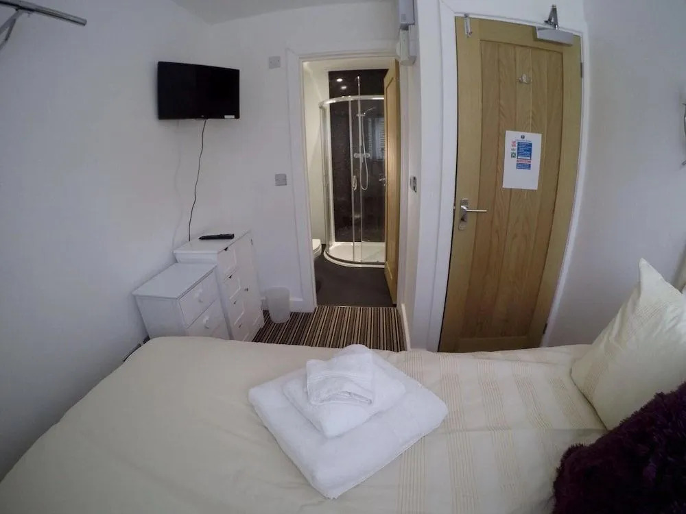 Deepcut Lodge Bed & Breakfast Self Service