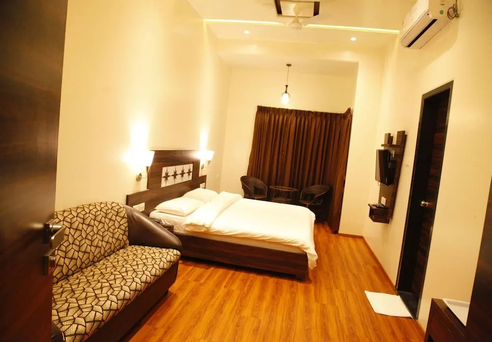 Popular Hotel