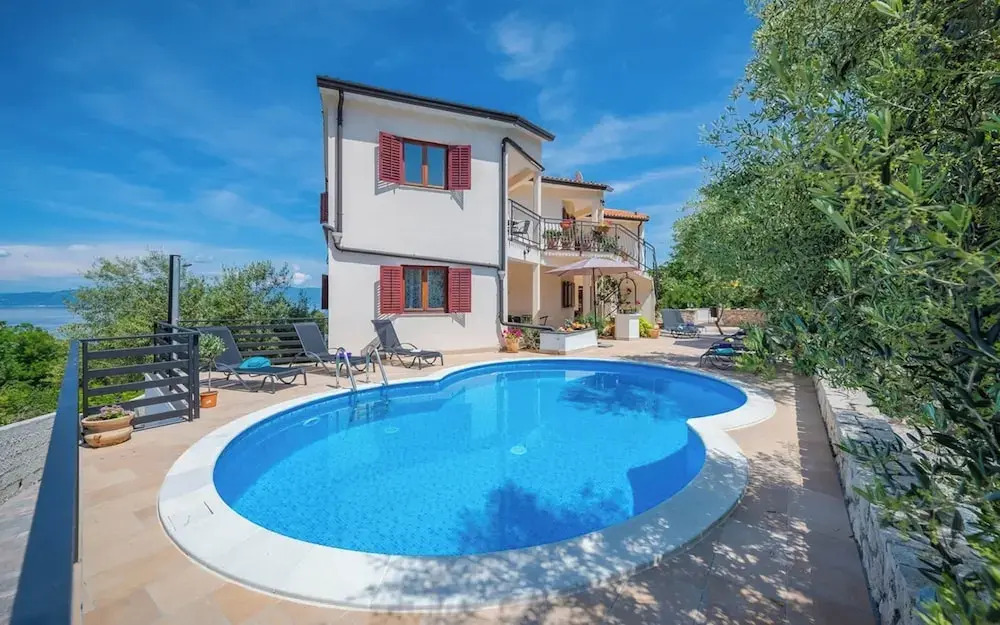 Tranquil Retreat With Pool in Drenje