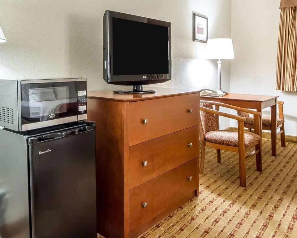 Quality Inn & Suites Eau Claire University Area