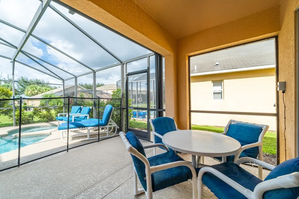 1114 4-bed Pool Home, Liberty Village Kissimmee