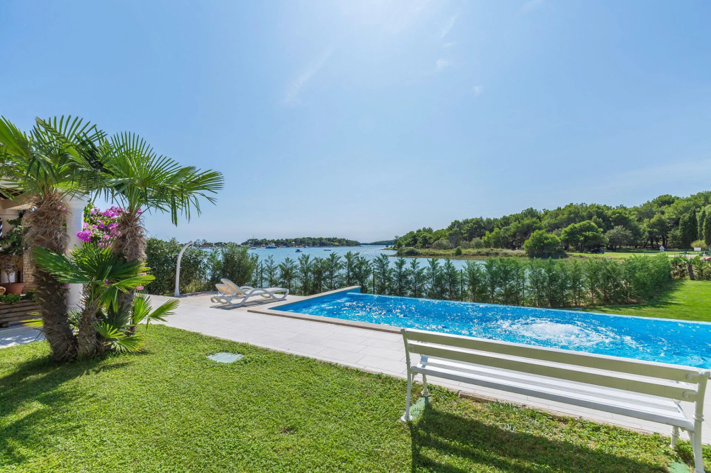 Apartment Fimi- with swimming pool Blue Medulin, Istria
