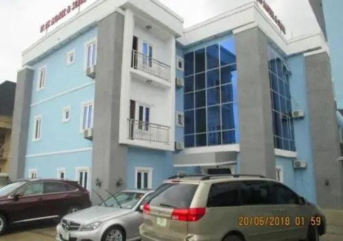 11:45 Hotel & Suites