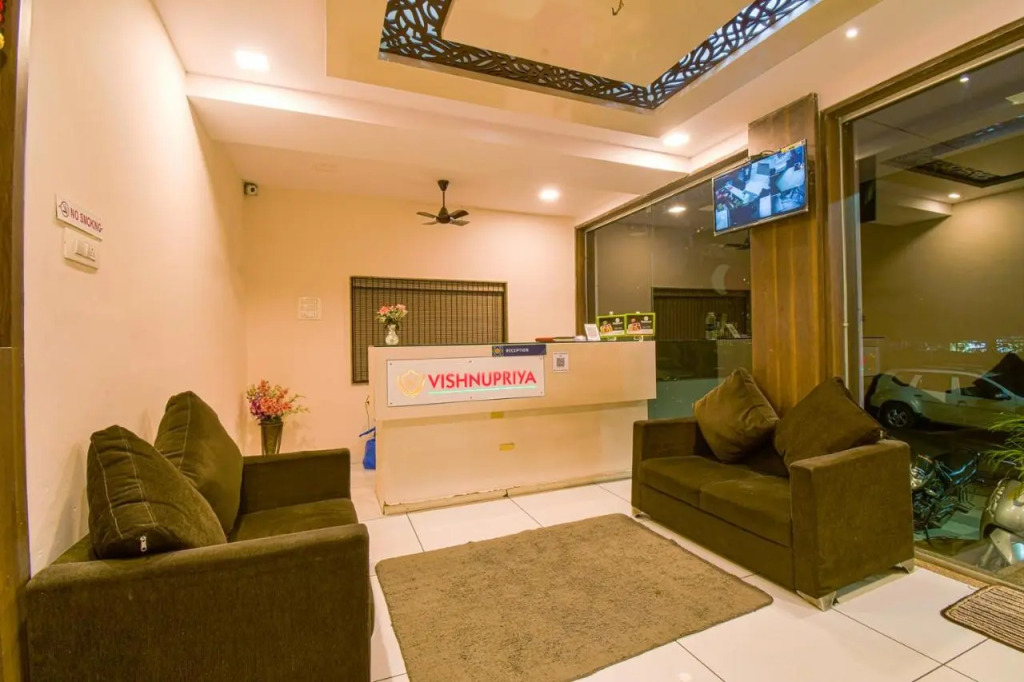 Hotel Vishnupriya Grand