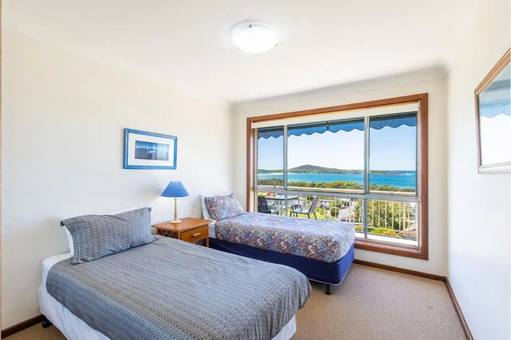 10 Garuwa Street - Fabulous Fingal Bay water views