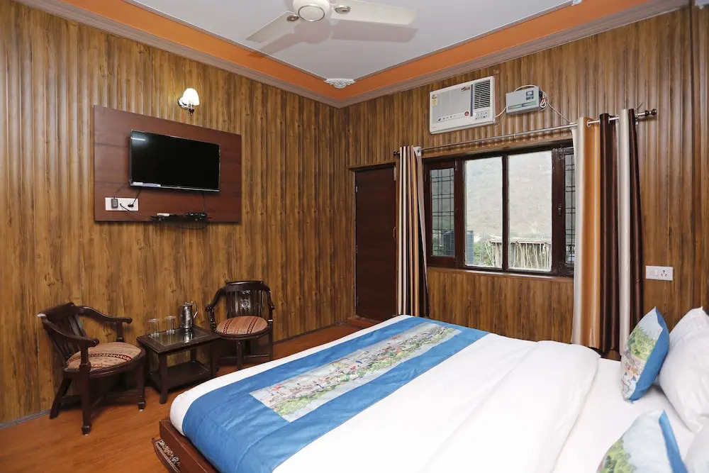 HOTEL OM SHIVAAY INN